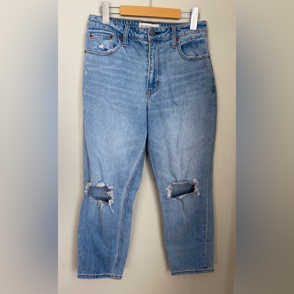 Abercrombie Curve Love Mom High Rise Distressed Jeans 27 Short Light Wash - Picture 2 of 9